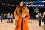 身材高挑！里斯穿尼克斯配色大衣观战NBA 绯闻男友为魔术的小卡特