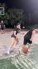 在野球场遇到这样主动防守抢球的女生，你们会让着她妈？🙈