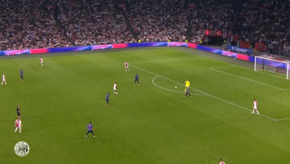 这就是阿贾克斯的极致传控！15秒多脚传递撕裂防线，太惊艳！⚽